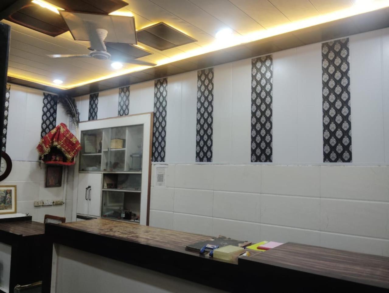 Goverdhan - Close To Railway Station And Bus Stand Hotel