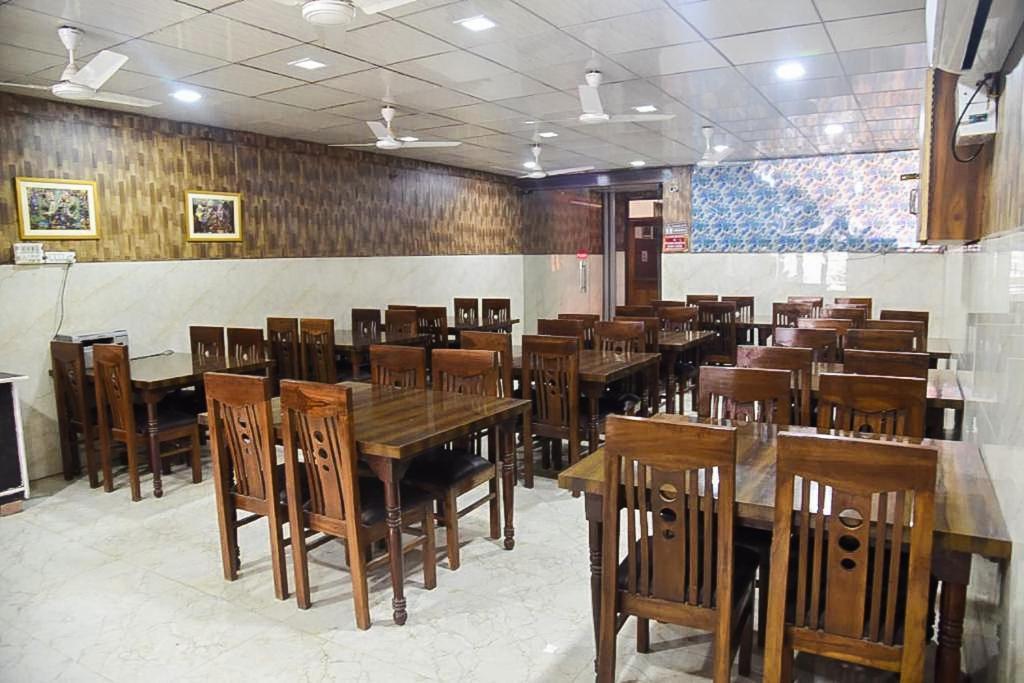 Goverdhan - Close To Railway Station And Bus Stand Hotel